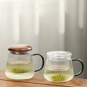 Taza de Té de Vidrio de Borosilicato Alto con Infusor y Tapa de Madera, Taza de Té Resistente al Calor con Rayas Verticales para Oficina y Hogar - Product Image 1