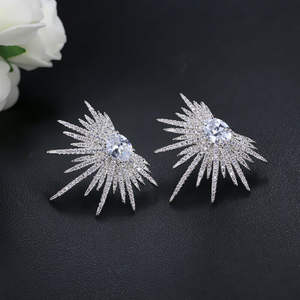 Boucles d'oreilles étoile en or blanc, serties de cristaux et de strass, bijoux de luxe pour femmes, pour les soirées, E308 - Product Image 4