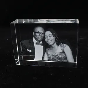 Gran oferta, marco de fotos de cristal en blanco personalizado, exquisito grabado láser 3D, K9 cubo de cristal, regalos para parejas, artesanías de cristal