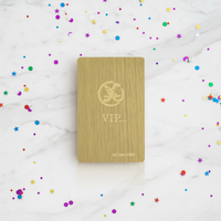 Carte de membre RFID personnalisée en PVC, avec estampage à chaud magnétique, brossée, imperméable, avec impression numérique et plastification