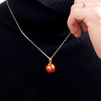 Collier Pendentif Cœur Ouvert Plaqué Or 18K Résistant et Durable avec Rubis de Laboratoire, Thème Basketball, Style Sportif Créatif, Idéal Cadeau