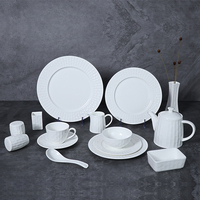 Fournisseur en gros d'articles d'hôtellerie, assiettes à dîner en porcelaine blanche pour hôtel, tasse à café et bol avec logo personnalisé