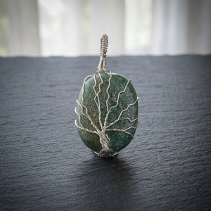 Collier Pendentif Classique en Argent Tibétain Thème Agate Guérison Jade Vert avec Enroulement de Fil pour Anniversaire Unisexe - Product Image 2