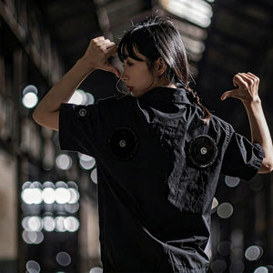 เสื้อคลุมแอร์แบบปรับแต่งได้ 5-30V พร้อมพัดลมระบายความร้อนแบบไร้แปรงถ่าน ความเร็วสูง สำหรับทำงานกลางแจ้ง เหมาะสำหรับทั้งชายและหญิง - Product Image 1