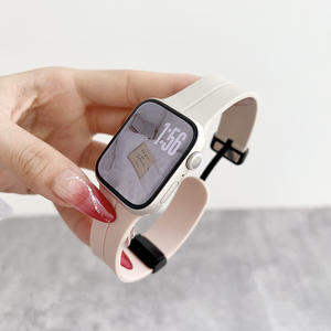 Correas de Reloj de Silicona con Hebilla Magnética Plegable, Aplicables a 38/40/41/42/44/45/46/49MM, para Hombres y Mujeres - Product Image 3