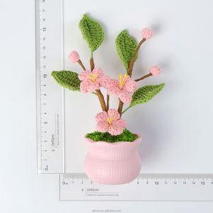 Pot de fleurs en crochet rose tricoté à la main, décoration artificielle pour Noël, Halloween, la remise des diplômes, la fête des mères - Product Image 4