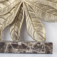 Petite sculpture en feuille d'or bronze avec base en marbre, décoration artisanale en métal et marbre pour la maison, le bureau, l'hôtel, les étagères et les manteaux de cheminée