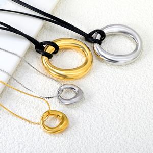 Collar con Colgante Circular Grueso para Mujer, Redondo Hueco, Chapado en Oro de 18K, Joyería de Acero Inoxidable, Collar de Cuerda Negra de Moda - Product Image 3