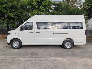 Sunlong Furgone Passeggeri Spazioso con Tetto Alto Affidabile, Autonomia WLTC 350km, Motore 50-100KW, Batteria 50-70kWh, Coppia 100-200Nm, Prodotto a Guangxi - Product Image 1