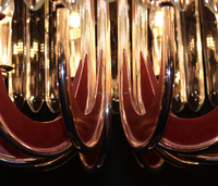 Lustre en cuir et fer avec finition dorée moderne et luxueuse, cristal, taille personnalisable, éclairage à économie d'énergie, garantie de 2 ans, salon
