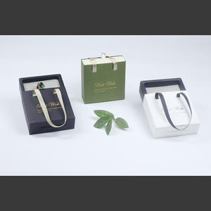 Vente en gros de boîtes à bijoux en papier de luxe de marques célèbres avec poignée en ruban boîte d'emballage de bijoux de créateurs avec logo - Product Image 5