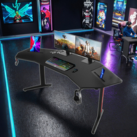 Personnalisé 1.8m en forme d'aile rvb bureau de jeu grand mobilier de bureau à domicile lumières LED en fibre de carbone métal 1.8m table d'ordinateur pour