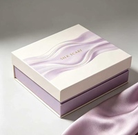 Boîte cadeau de luxe rigide pour foulard en soie avec logo personnalisé, boîte d'emballage avec couvercle et base avec insert en mousse pour l'emballage des foulards