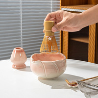 Astief – Nouveau Kit Complet de Matcha en Céramique Rose à Motifs Floraux, 8 Pièces, avec Bec Verseur, Fouet en Bambou, Cuillère et Tamis