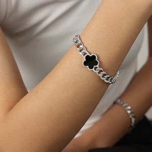 Conjunto de pulsera de concha delicada chapada en oro de 18 quilates, pulsera cubana de flor esmaltada a la moda, pulsera de eslabones cubanos de acero inoxidable, joyería para mujer - Product Image 4