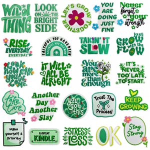 Patchs brodés thermocollants en gros avec citations motivantes vertes, appliques florales à slogan inspirant pour vêtements, sacs et décoration DIY - Product Image 1