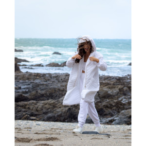 Cappotto lungo con cappuccio bianco trapuntato Pea Street - Product Image 1