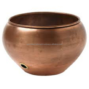 Pot porte-tuyau en métal finition antique pour jardin et décoration intérieure, écologique, durable, design circulaire auto-arrosant - Product Image 2