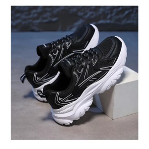 Chaussures de course à plateforme robuste en maille légère, blanches argentées métallisées, à lacets, style tennis - Product Image 3