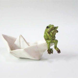 ED11948Aノベルティバレンタインデーギフトアイテム動物カエルカップル紙ボート置物樹脂工芸品像ミニチュアアクセサリー - Product Image 1