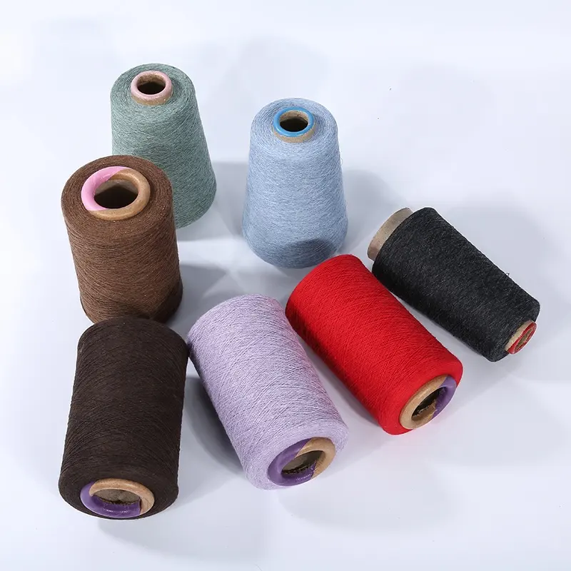 Filato di cotone/poliestere rigenerato dal produttore di filati riciclati per calze a maglia