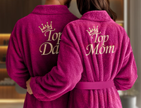 Robes classiques avec broderie personnalisée LOGO Peignoir à capuche en peluche polaire Chemise de nuit épaisse avec poches Vêtements de nuit moelleux