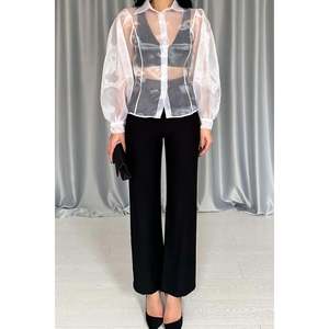 Ensembles de costumes noirs pour femmes avec chemisiers à col et pantalons, vente en gros disponible - Product Image 1