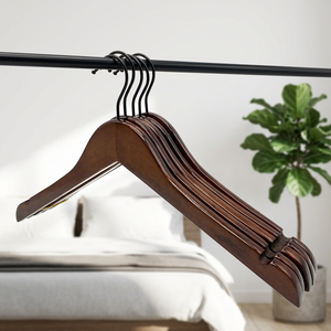Cintres en bois personnalisés avec logo pour femmes, fournis directement par l'usine, avec crochet métallique - Style moderne, durables et multifonctionnels - Product Image 4
