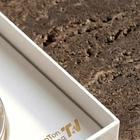 Boîte à parfum rigide de luxe sur mesure, style livre blanc magnétique, boîte fermée, présentation pour emballage de parfum personnalisé