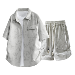 Ensemble homme été décontracté : chemise et short à manches courtes, style rétro américain, logo personnalisé, tie-dye, coupe ajustée. - Product Image 3