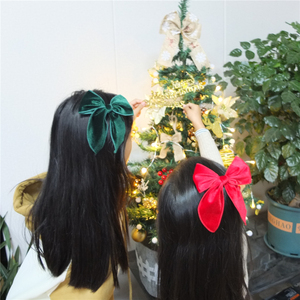 Fiocchi per Capelli Natalizi per Bambine e Mamme, Fermagli in Velluto a Forma di Fiocco, Accessori per Capelli a Quadretti Rossi e Verdi - Product Image 3