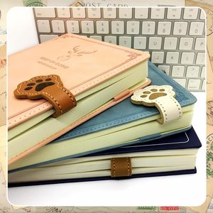 Marque-page promotionnel créatif en cuir avec clip magnétique en forme d'os et motif <span class=keywords><strong>griffe</strong></span> en relief, idéal comme cadeau pour étudiant - Product Image 4