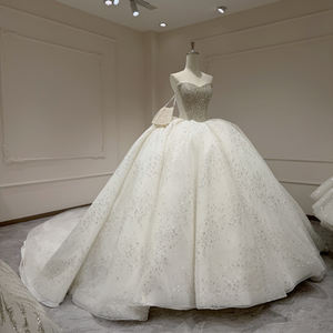 ชุดแต่งงานทรงบอลกาวน์ยาวประดับคริสตัล ลูกไม้ลายดอกไม้ ปักเลื่อมวิบวับ แบบไร้สายรัดไหล่ รุ่น XX69 โมเดิร์น - Product Image 2