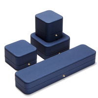 Proposition imitation fourrure bleu marine pu cuir bijoux bijoux emballage boîte à bagues avec bouton
