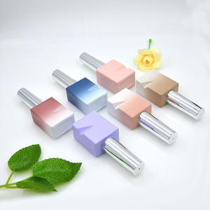 Bouteille en verre vide pour vernis à ongles UV, design unique avec bouchon argenté et pinceau pour gel polish – Vente en gros usine - Product Image 4