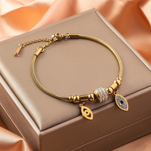 Bracelet en acier inoxydable avec pendentif trèfle à cinq feuilles incrusté de diamants, bracelets pour femmes, bracelets en or DIY pour la vente en gros transfrontalière - Product Image 3