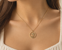 Collier pendentif rond creux en acier inoxydable plaqué or 18 carats personnalisé, motif vague, bijoux de plage et de surf, cadeau, inaltérable et étanche