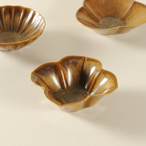 Platos de cerámica con forma de flor, esmaltados en color miel ámbar, hechos a mano, estilo Wabi Sabi, plato para postre, para uso en fiestas. - Product Image 2