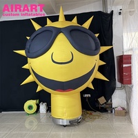 Mascotte gonflable géante de soleil en forme de dessin animé avec éclairage LED et lunettes de soleil, personnage gonflable cool pour l'affichage lors d'événements estivaux en centre commercial