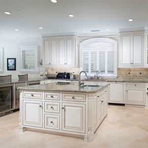 מייפל ארונות להרכבה עצמית זכוכית כהה אגוז אירופאי מטבח ארון קלאסי עם עץ - Product Image 1