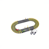 MAZZEO GIOCATTOLI Piste de course RC à l'échelle 1:24, 81x47 cm, prête à l'emploi, pour l'intérieur, 2 voitures électriques télécommandées en plastique, pour les enfants de 5 à 7 ans