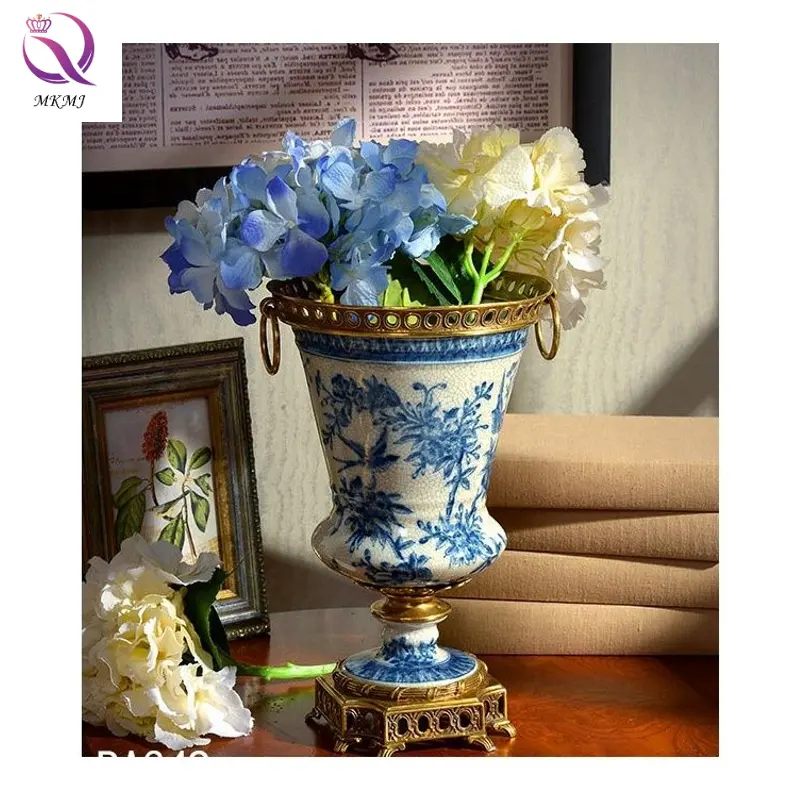 אגרטל פרחים קרמי יוקרה אירופאי סלון כלי פרחים יצירתיים אגרטל שולחן כחול לבן פליז
