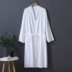 Bata de Baño Refrescante de Fibra de Bambú Natural Ecológica, con Cuello Chal, Tacto Sedoso y Fresco, Ideal para Personas que Sienten Calor al Dormir - Product Image 1