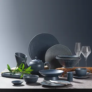 China Fabriek Yayu Japanse Stijl Chinese Servies Grijze Kleur Porselein Diner Plaat Set Europese Ontwerp Keramische Servies Set