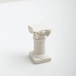 Espositore per Gioielli in Resina 'Piccolo Angelo' con Design a Colonna Romana per Orecchini, Anelli e Accessori Fotografici - Product Image 6