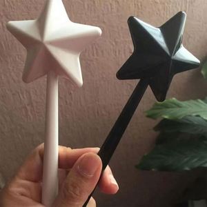 Saleros y Pimenteros Portátiles Ecológicos Blancos Recargables, Dispensador de Especias en Forma de Estrella de Cinco Puntas, Juego de Saleros para Cocina y Comedor - Product Image 4
