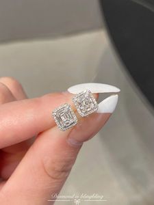 ต่างหูเพชรแท้ทรงสี่เหลี่ยมผืนผ้า ดีไซน์รัศมี ประดับเพชรธรรมชาติ 0.36 กะรัต รุ่น Xinfly 18K สำหรับผู้หญิง - Product Image 5