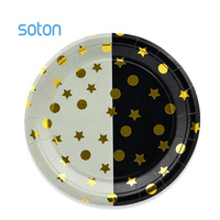 Assiettes en papier Soton personnalisées noir et blanc avec étoiles dorées, vaisselle jetable moderne bicolore pour les fournitures de fête du Nouvel An