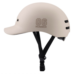 Casque de vélo électrique avec visière, fermeture à boucle réglable, protection unisexe pour le patinage, matériau PC EPS, couleur unie - Product Image 1