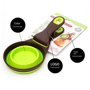 Taza medidora de comida para perros y gatos de silicona plegable portátil con Clip de sellado de bolsa personalizado de fábrica 1 2 tazas - Product Image 3